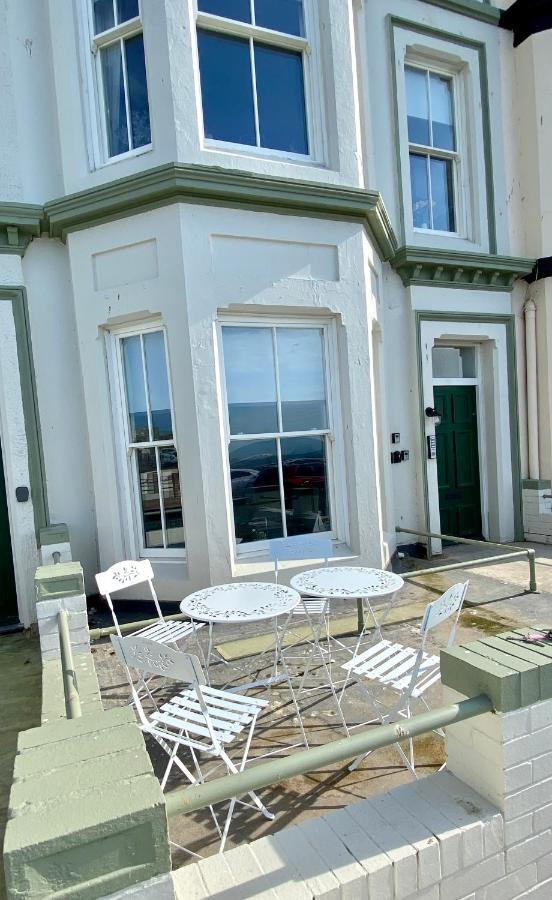 Seascape - Fantastic Location With Sea Views! 스카버러 외부 사진